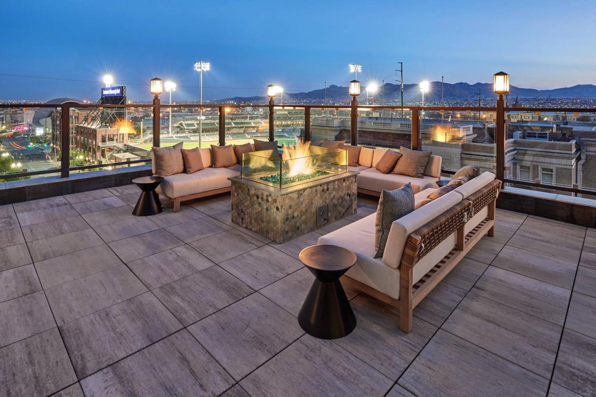 Courtyard By Marriott El Paso Downtown/Convention Center Hotel Exterior photo